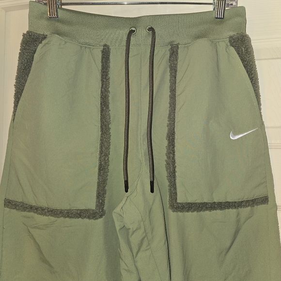 SOLD‼️NWT Nike Sherpa Lined Joggers - Picture 6 of 10